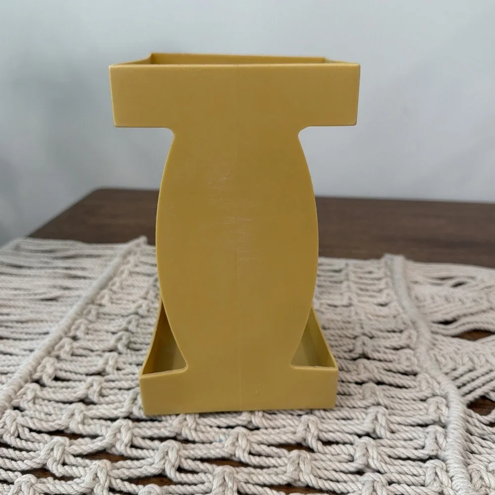 EZ Carton Holder Harvest Gold Plastics Half Gallon Carton Milk Juice Caddy VGC